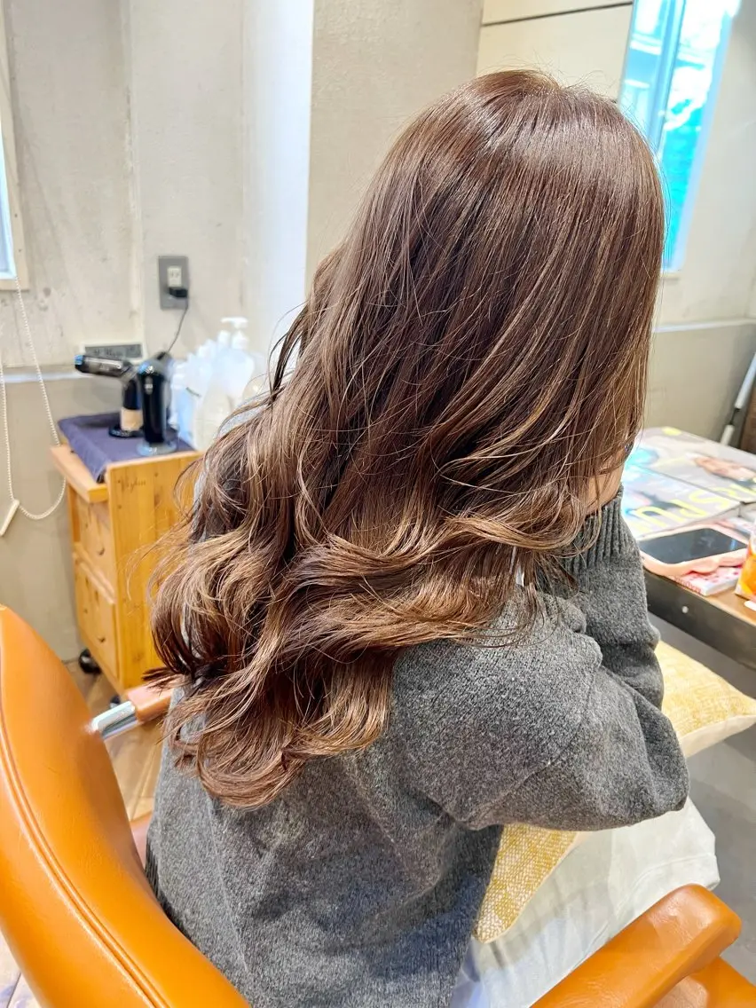ロング カット ヘアカラー トリートメント コテ巻き風パーマ サトウタケル 表参道のヘアスタイル