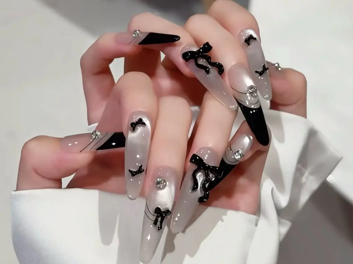 メンズ ネイル メンズ韓国風 オーロラネイル チークネイル 長さ出し フレンチネイル ハンドネイル NEW NAIL 池袋🔥🧲のネイルデザイン