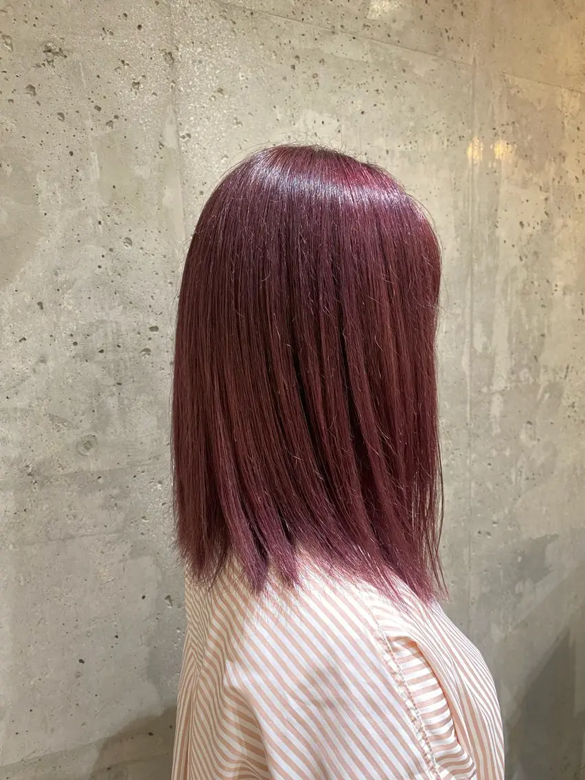 カラー ブリーチ ピンクカラー カットモデル 花穂のヘアスタイル