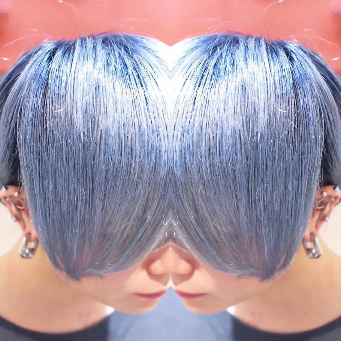 ショート カラー ブリーチ ブルーカラー シルバー 及川シゲル 髪質改善講師のヘアスタイル