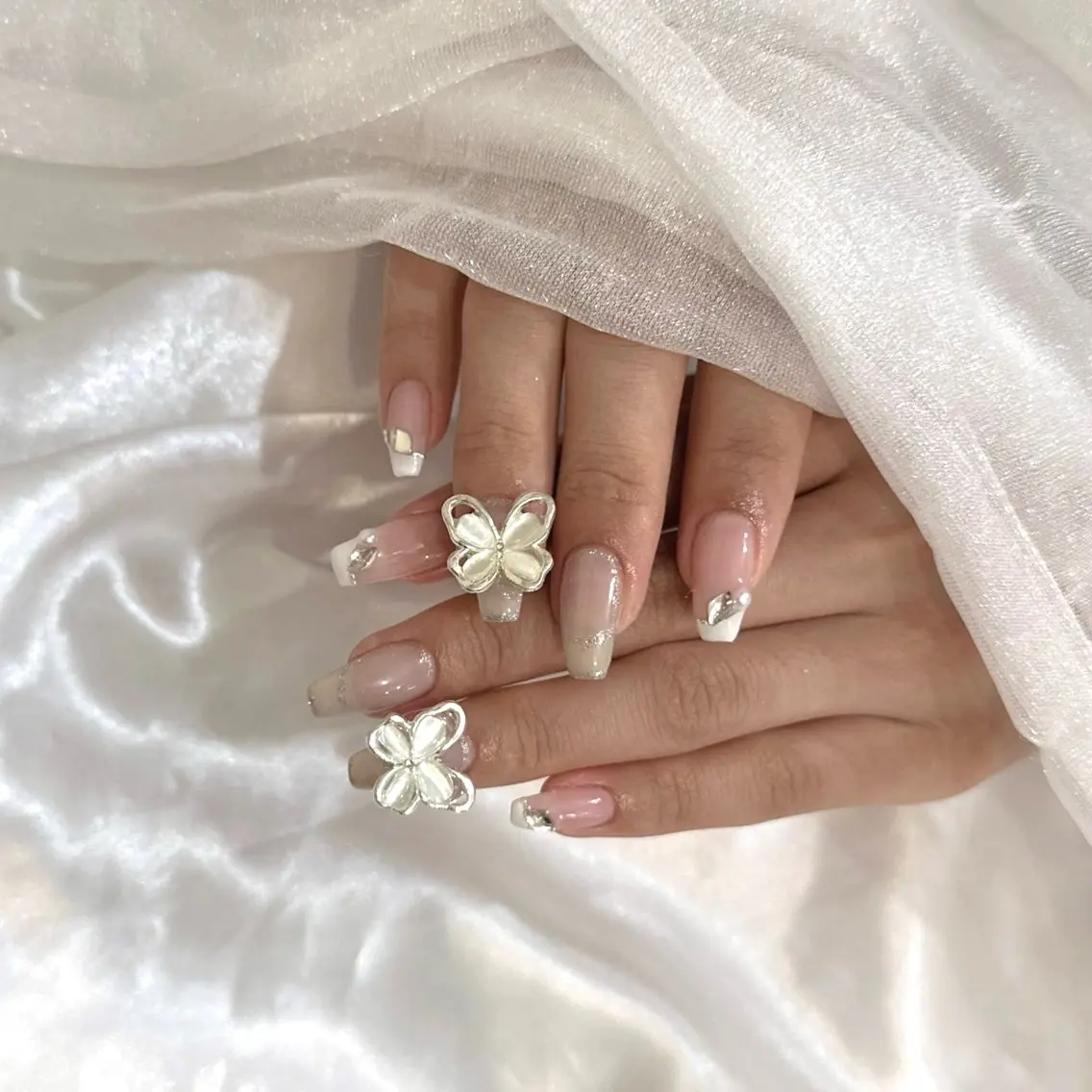 ネイル ハンドネイル ハンドケア sara : salon ELVIのネイルデザイン