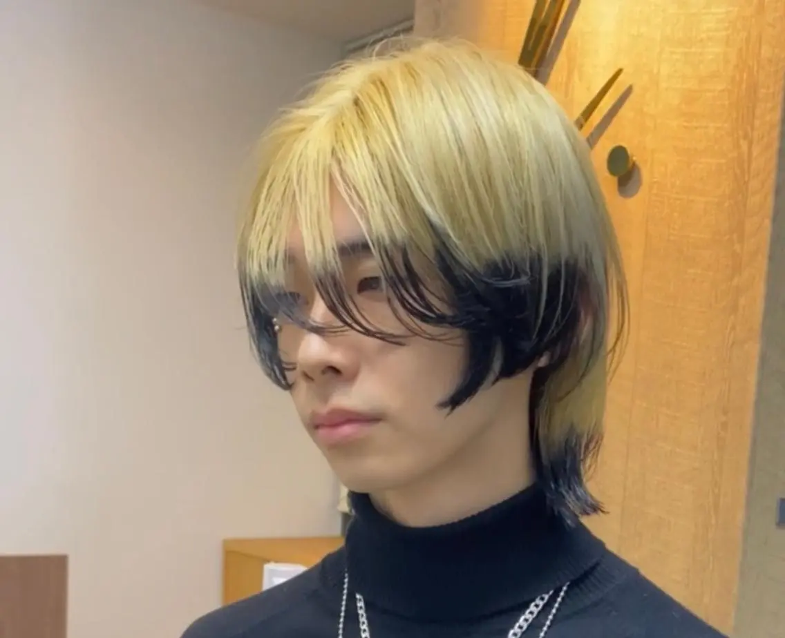 ショート カラー ブロンド 横尾 歩のヘアスタイル