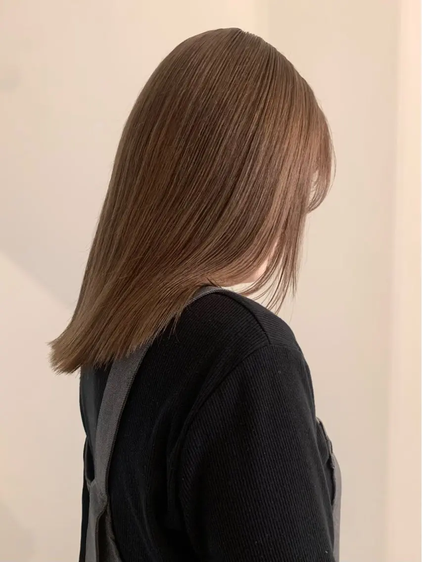 ミディアム カラー グレージュ カット ヘアカラー 落合希 Olivebeigeのヘアスタイル