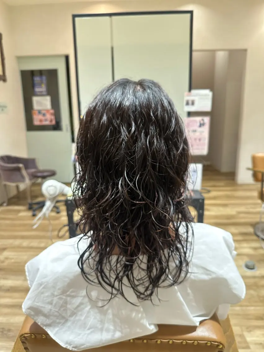【レディース限定】  毎週水曜日18時​〜​  ロングカット＋パーマ✨️の写真