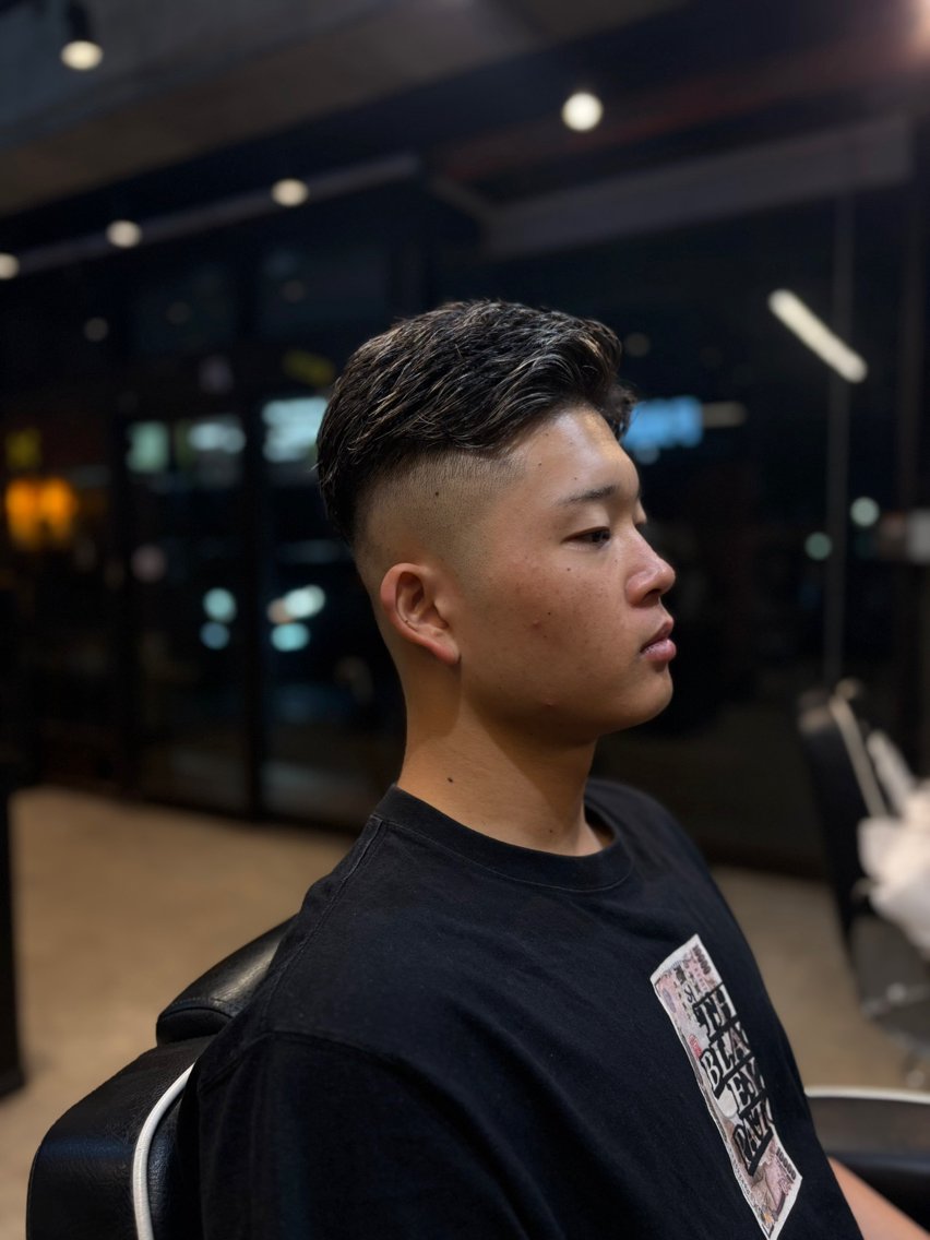 メンズ フェードカット スキンフェード 銀太/カット✂️/ パーマ/ブリーチのヘアスタイル
