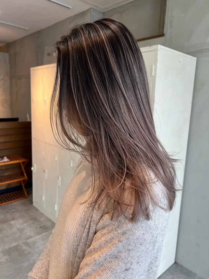 セミロング ボブ ハッシュカット ハイライト レイヤーカット ヘアカラー ESSENZA Hayashiのヘアスタイル