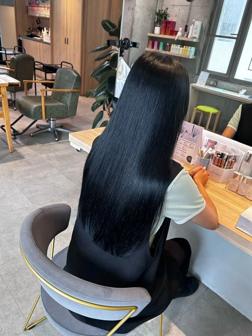 ロング 縮毛矯正 𝐚𝐨𝐢🩰/ パーソナルカラーのヘアスタイル