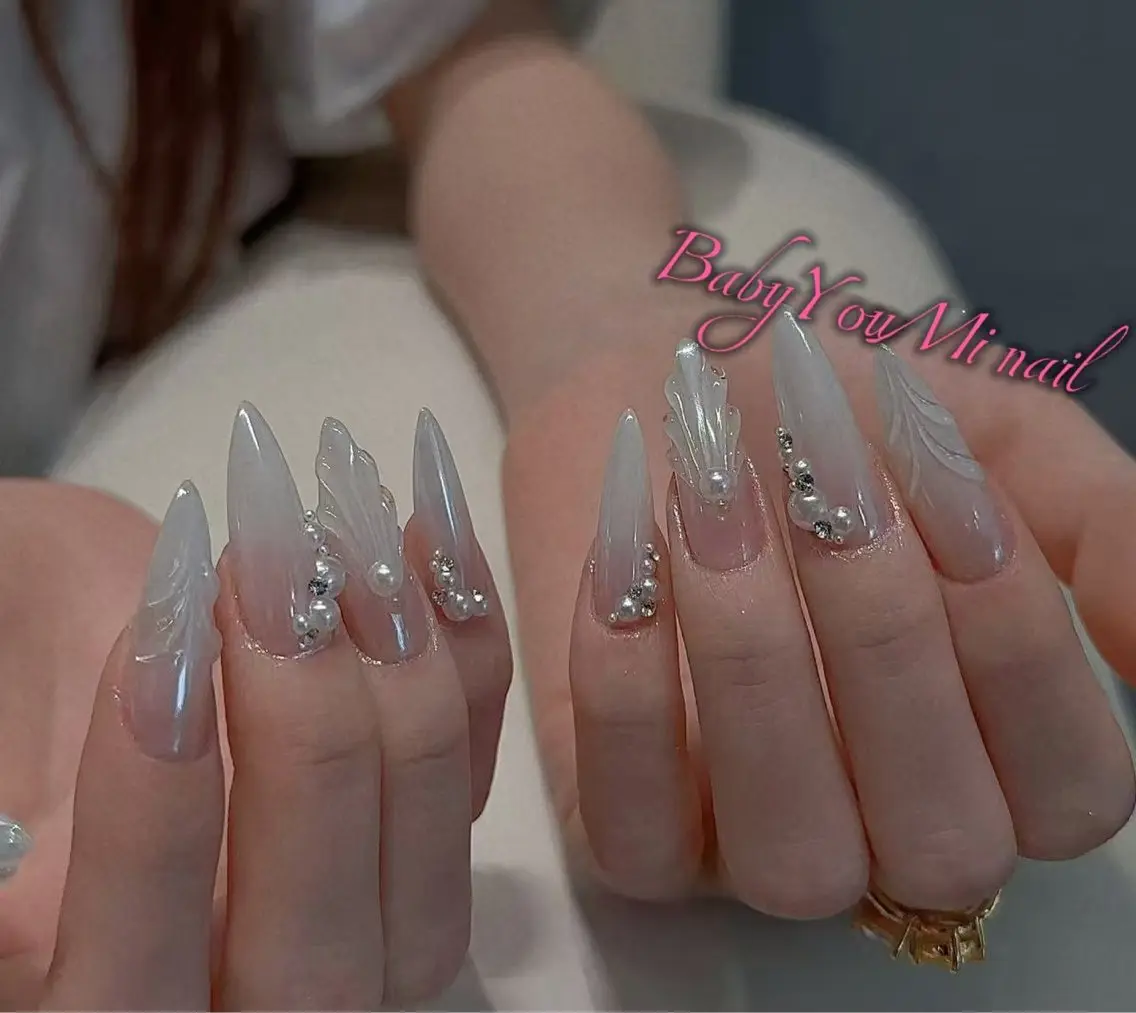 ネイル オーロラネイル フラワーネイル フットネイル フレンチネイル ジェルネイル ハンドネイル BabyYouMi nailのネイルデザイン
