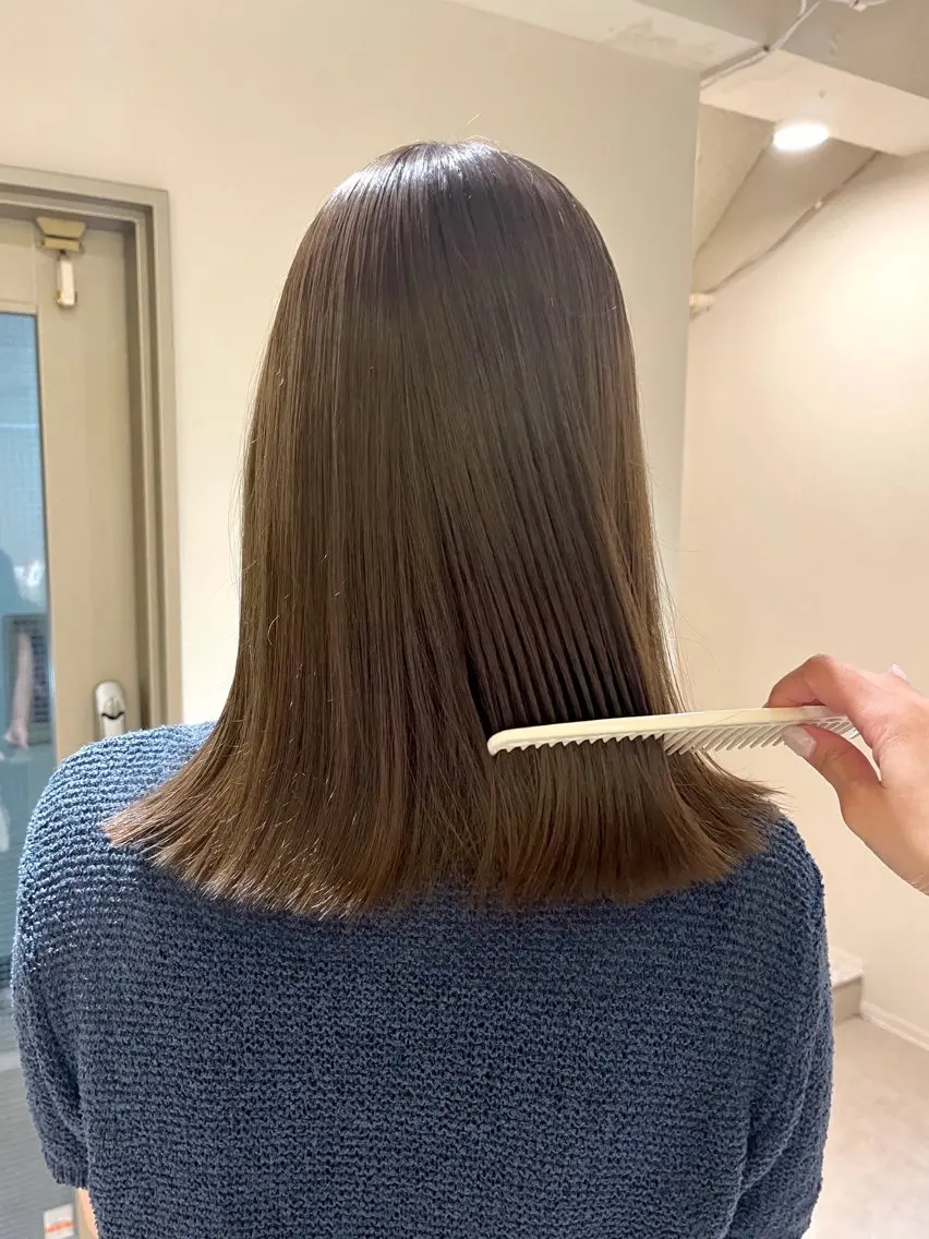 セミロング カラー ベージュカラー 透明感カラー オリーブベージュ カット ヘアカラー KANO🌷 艶カラーのヘアスタイル