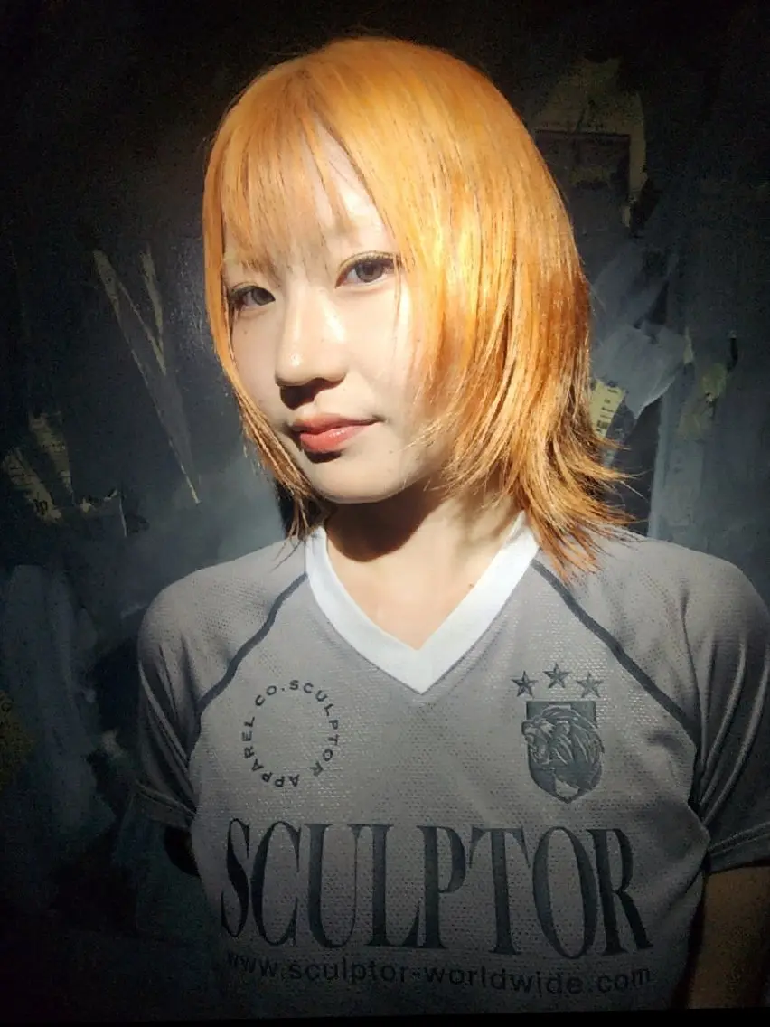 ショート ショートレイヤー 顔まわりレイヤー 顔周りカット レイヤーカット ショートヘア ハイトーン/ブリーチ /デザインカラーのヘアスタイル