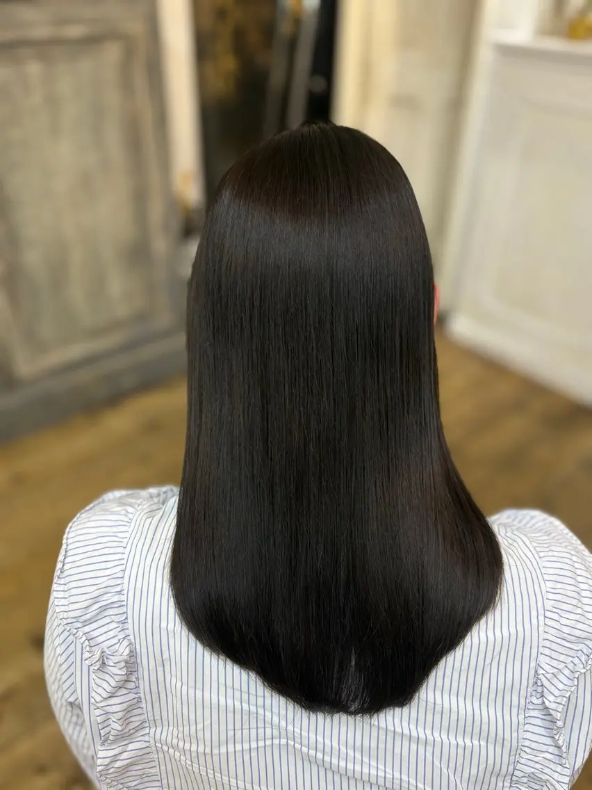 ミディアム 艶髪🫧縮毛矯正 しみずりんねのヘアスタイル