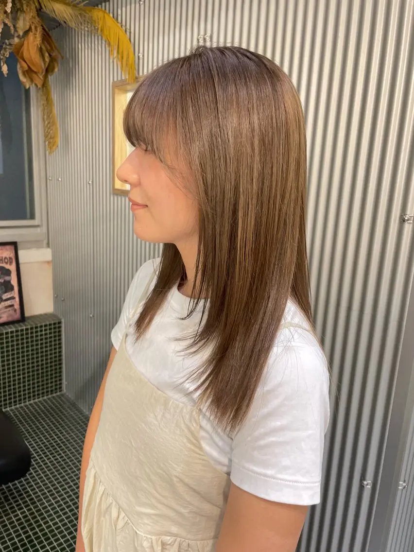 セミロング 透明感カラー 🦋AYAのヘアスタイル