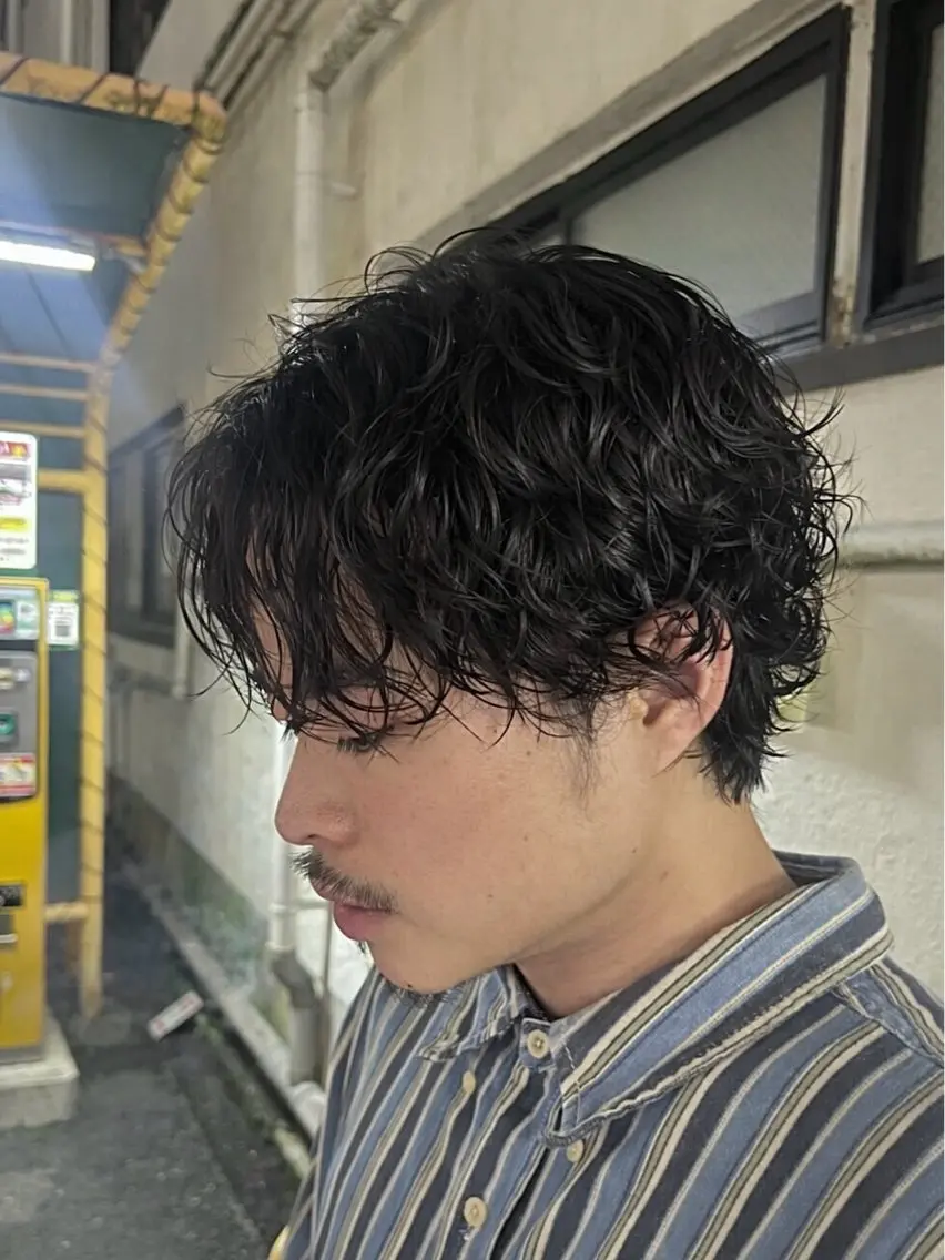 ミディアム パーマ メンズ ミディアムパーマ メンズパーマ カット パーマ トリートメント 🇺🇸サーフカール 🇺🇸ケンシロウのヘアスタイル
