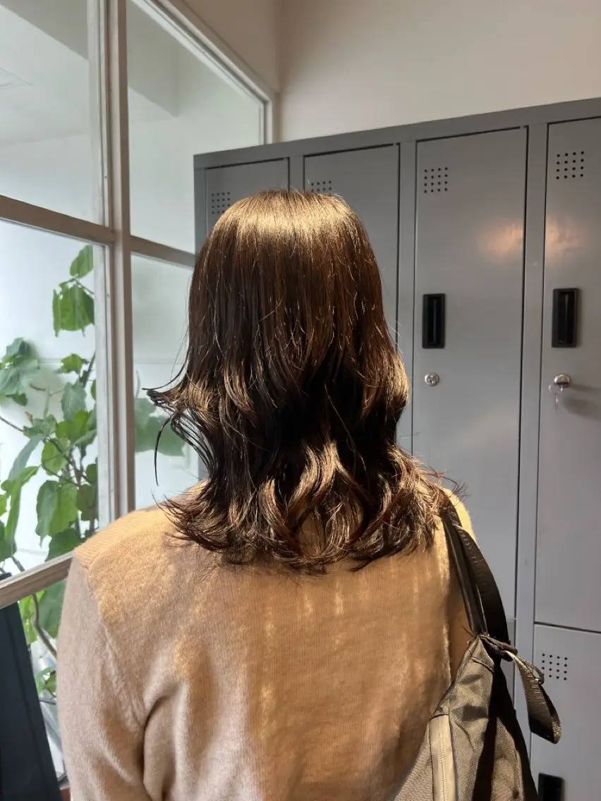 ミディアム カラー ヘアカラー たきざわ ひなの／カラーモデルのヘアスタイル