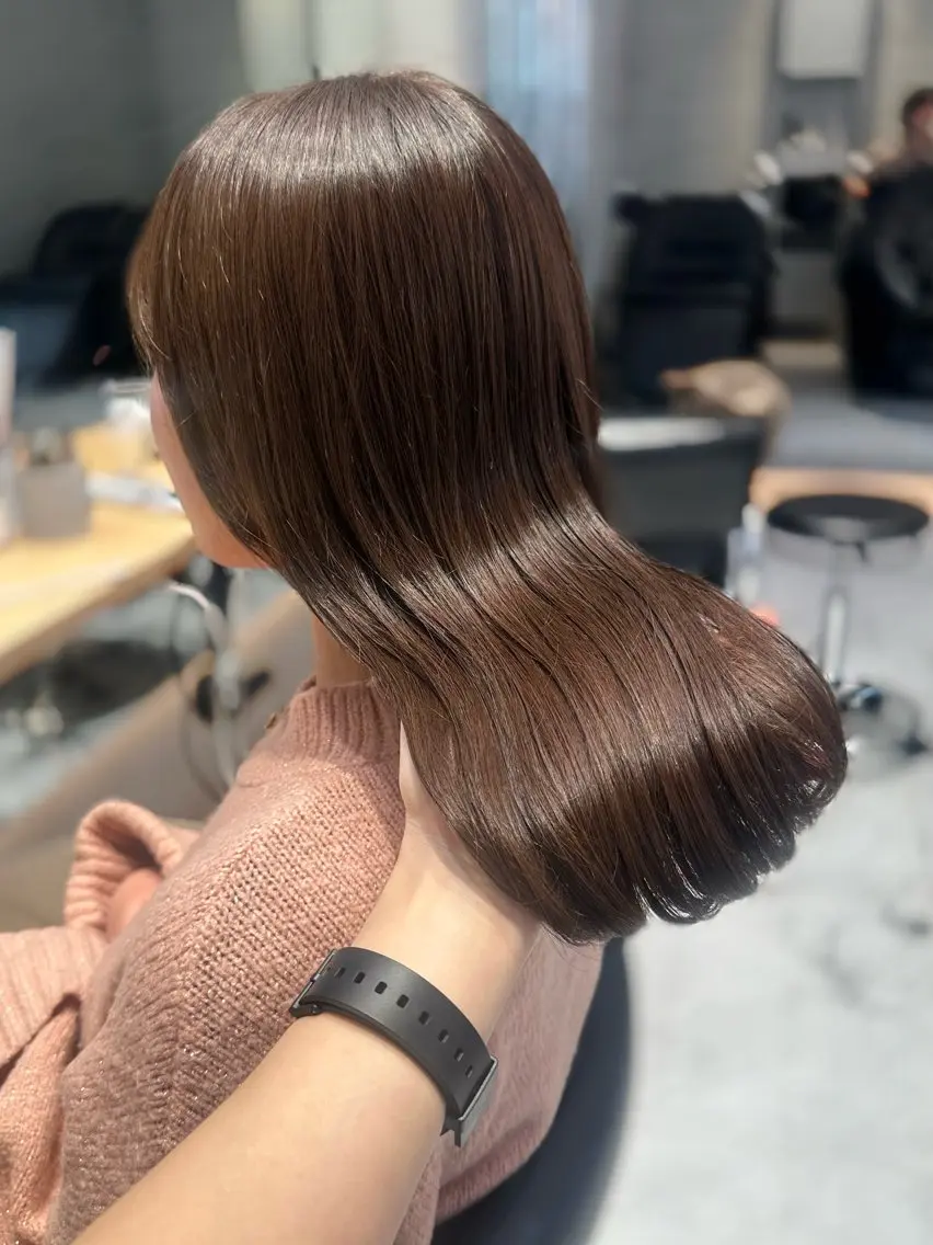 ミディアム カラー ヘアカラー トリートメント ヘッドスパ ヘアセット ミオ💎ショート 透ける暗髪のヘアスタイル