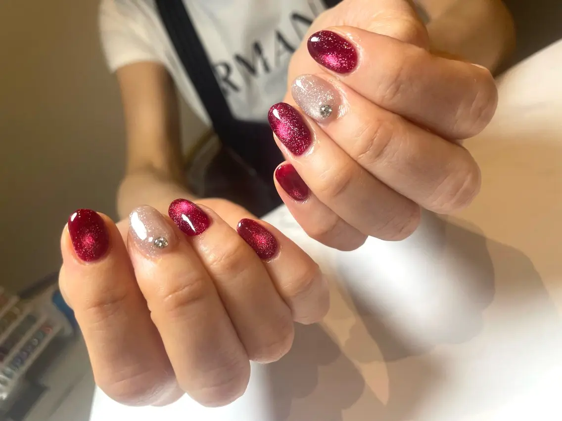 マグネットネイル🧲小Vカットストーン🤩の写真