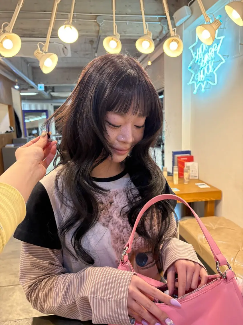 ロング カラー 黒髪 ブルーカラー ブルーブラック トリートメント ヘアカラー トリートメント ハルカ 透明感カラーのヘアスタイル