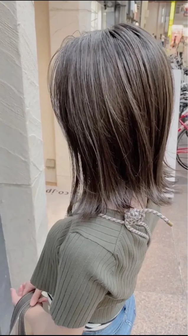 ショート カラー ボブレイヤー アッシュ バレイヤージュ ベージュカラー ブリーチ 髪質改善カラー韓国風 レイヤーtudaのヘアスタイル