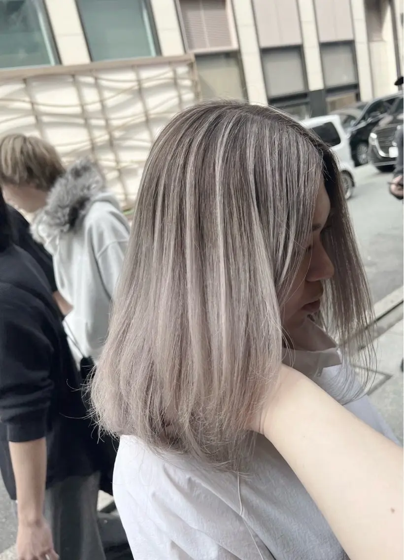 ミディアム カラー バレイヤージュ グレージュ レイヤーカット 指名数No.1 /NAOYAのヘアスタイル