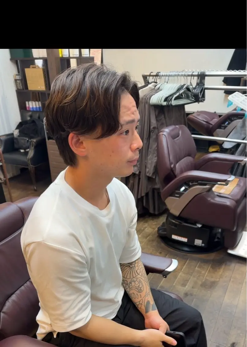 ミディアム パーマ メンズ ミディアムパーマ メンズパーマ ニュアンスパーマ カット 菅野 誠のヘアスタイル