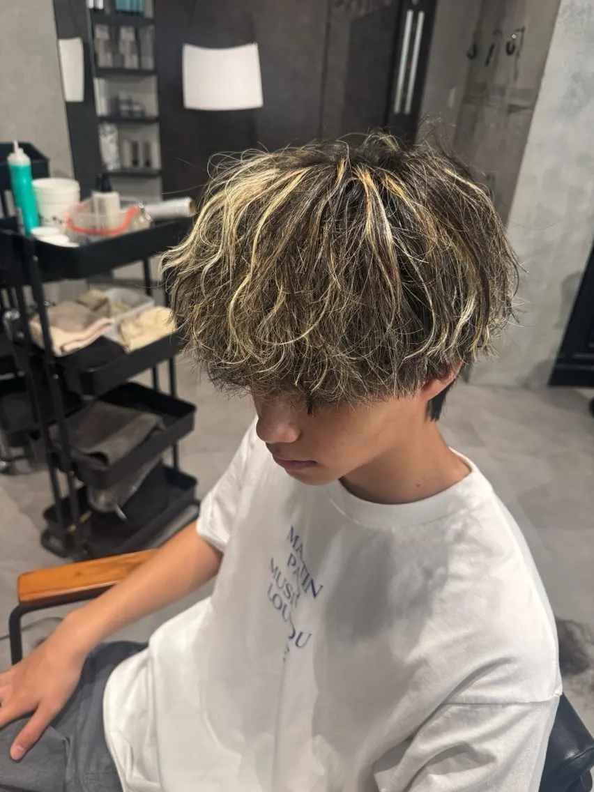 ヘアアレンジ メンズ マッシュウルフ マッシュ メンズウルフカット ウルフカット カット メンズヘア カット、パーマ特化のヘアスタイル