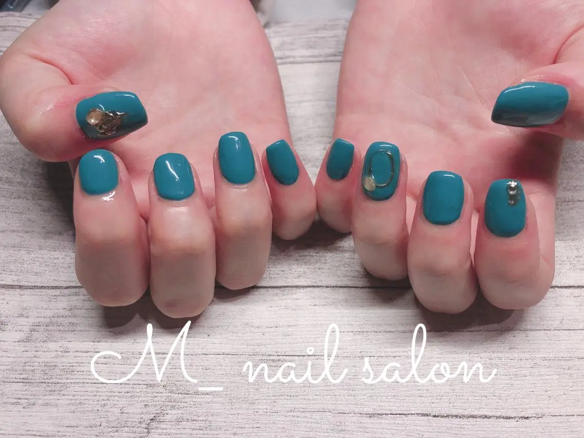 ネイル シンプルネイル M_ nail salonのネイルデザイン