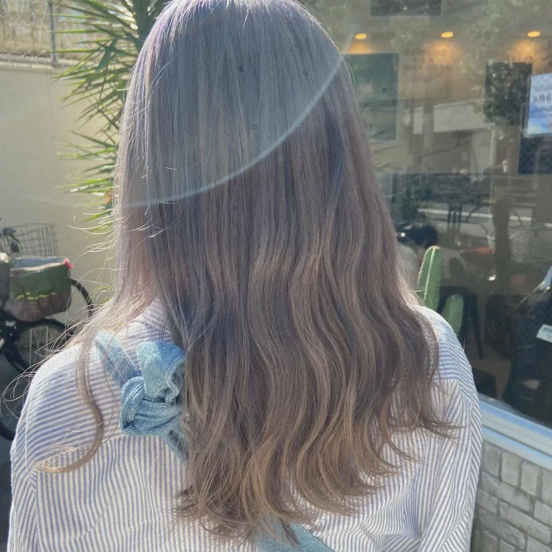 ロング カラー シルバー 🍒マツダ エナ‎🤍のヘアスタイル