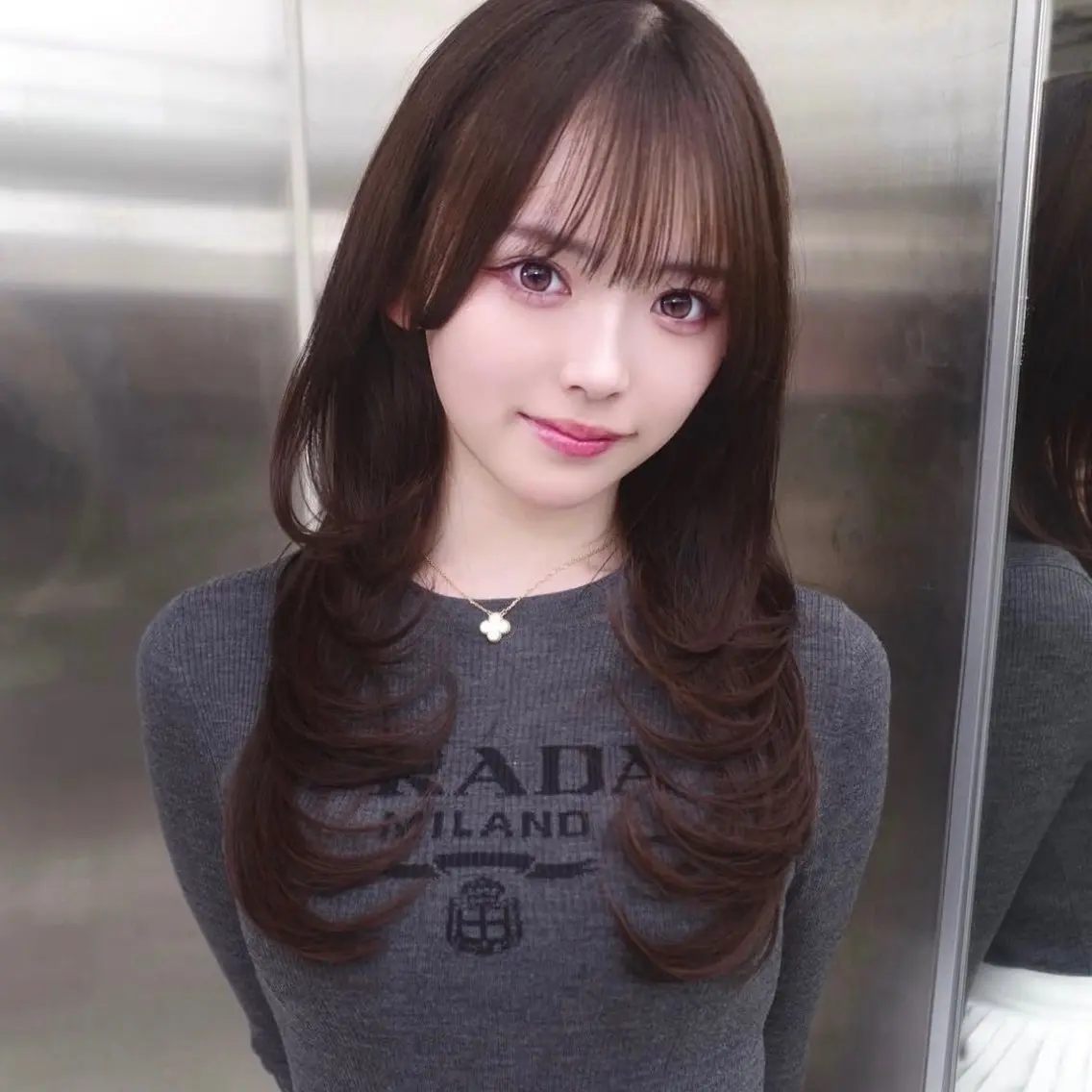 セミロング くびれヘア 顔周りカット ハイレイヤー 韓国風ヘア レイヤーカット カット ヘアカラー 上村 光希のヘアスタイル