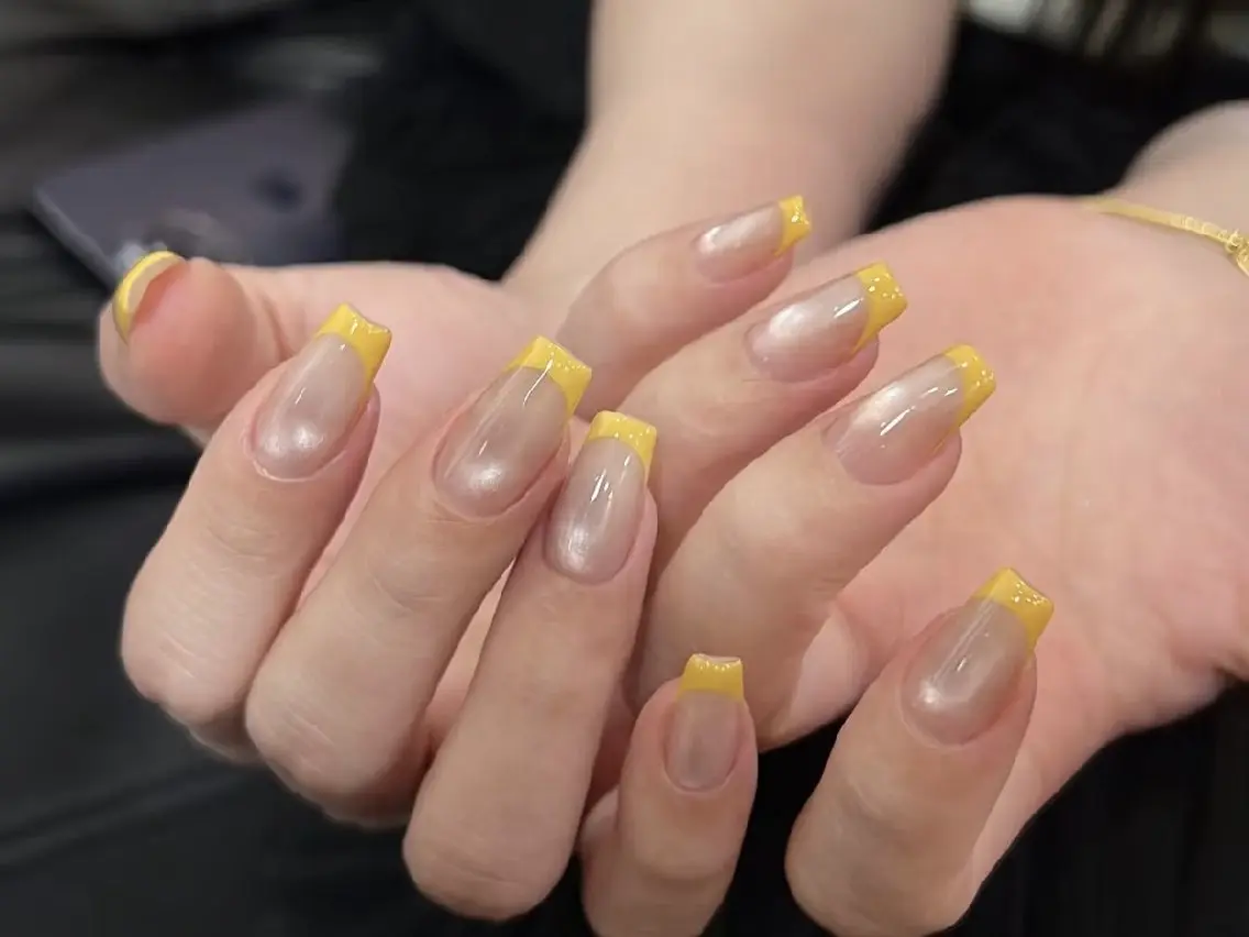 ネイル チークネイル フレンチネイル ジェルネイル ガーリー キラキラネイル ハンドネイル UM Nail Salonのネイルデザイン