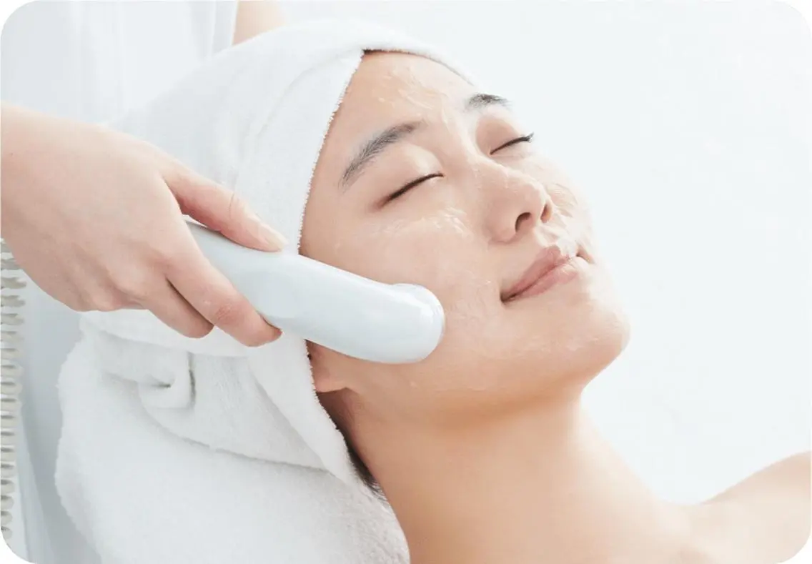 ♡速攻小顔エステ♡即効性抜群✨1回でわかるリフトアップとハリ感エステ💆‍♀️ジェルにはヒアルロン酸たっぷり配合🌿の写真