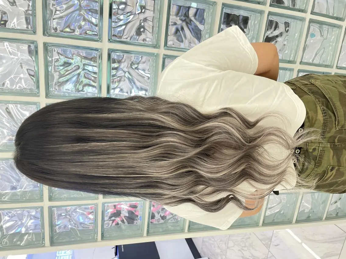 ロング 吉田 彩乃のヘアスタイル