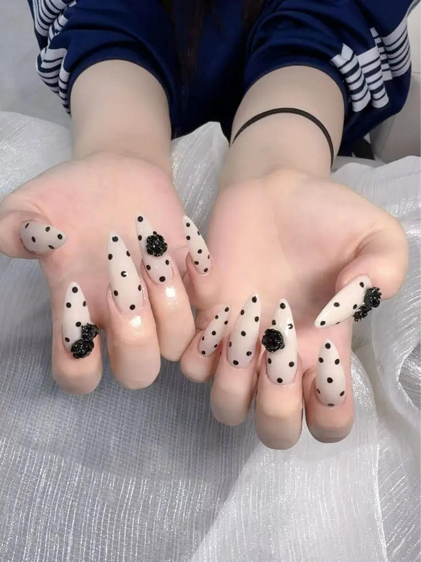 ネイル アニマル柄 オーロラネイル チークネイル フラッシュネイル ジェルネイル Belle Nail Salonのネイルデザイン