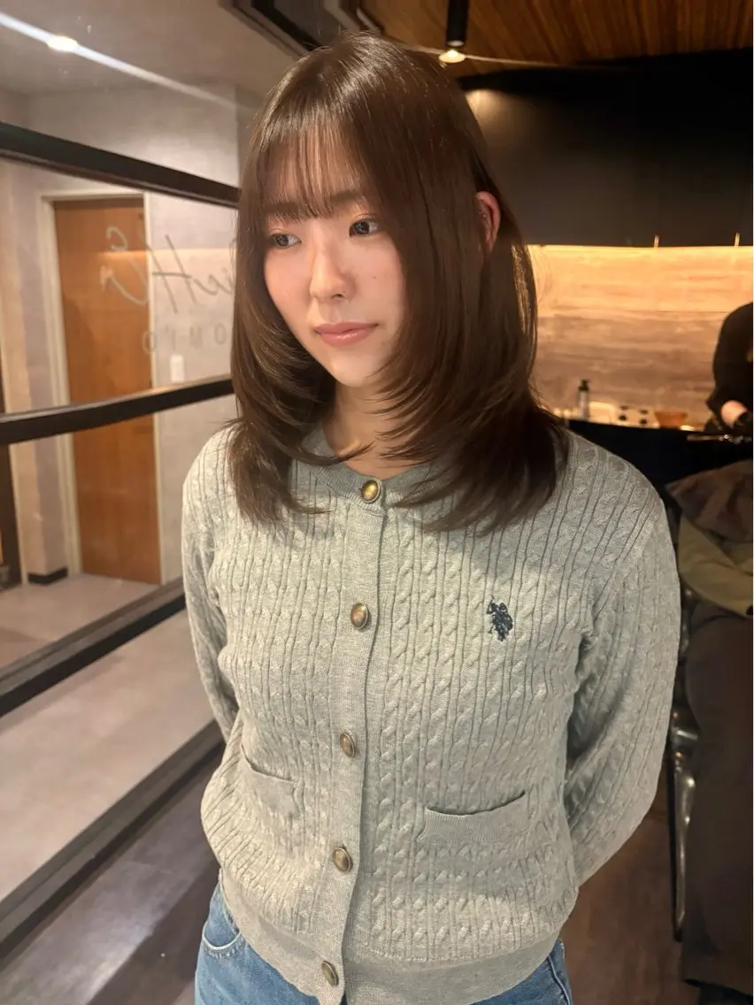 ミディアム カット ヘアカラー トリートメント 縮毛矯正/髪質改善/ 艶髪/レイヤーカットのヘアスタイル