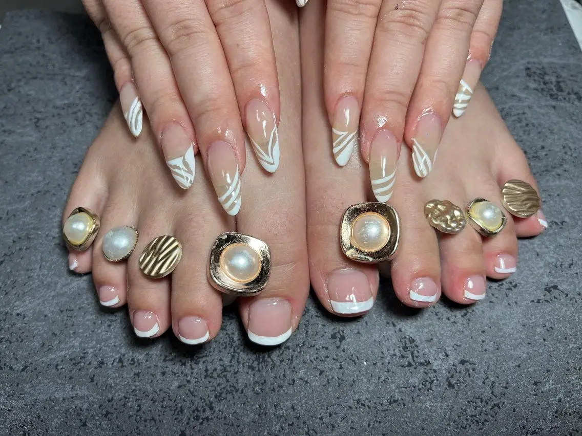 ネイル アートネイル フットネイル フレンチネイル ミディアムネイル ホワイト Mimi Nailのネイルデザイン
