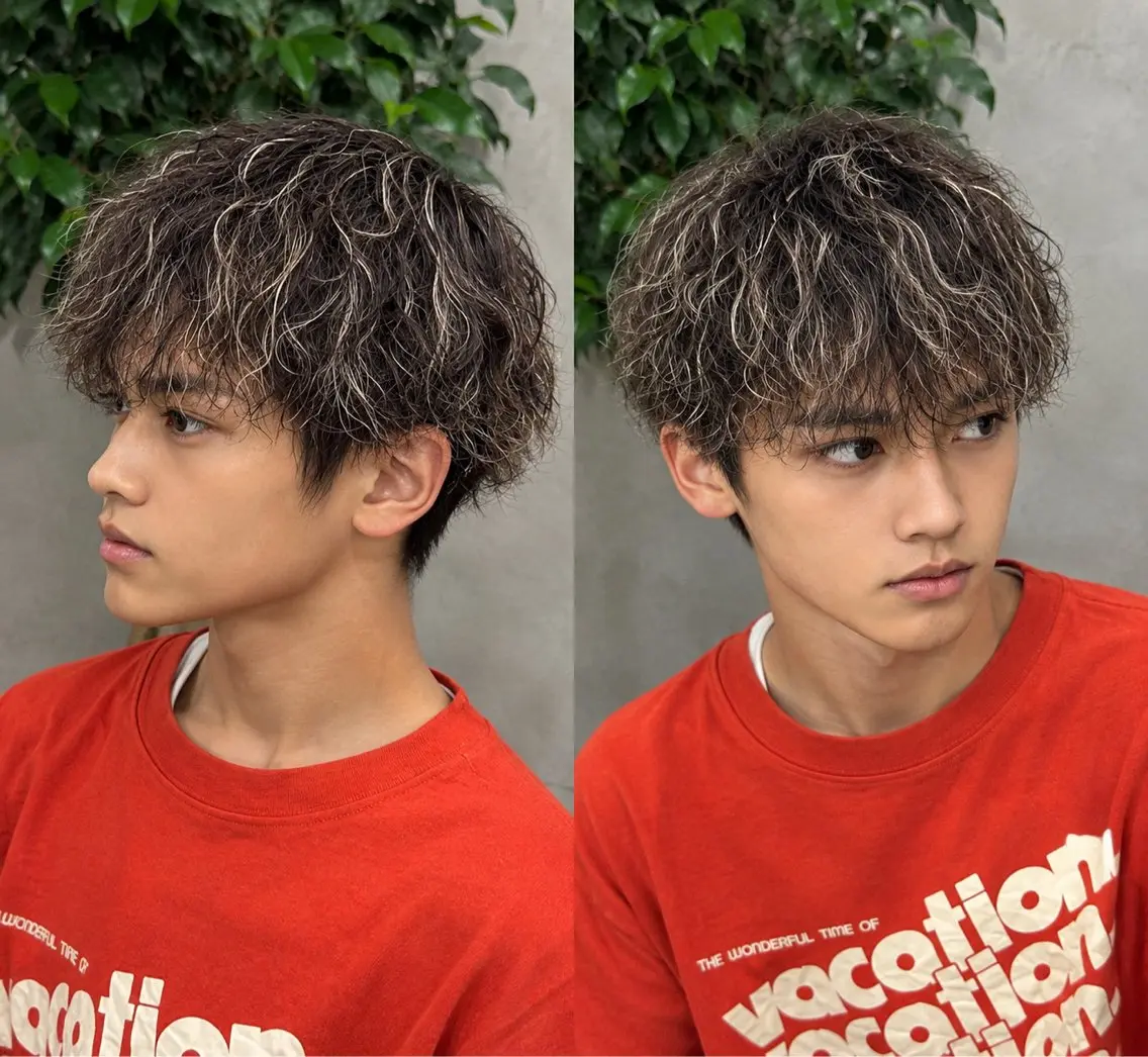 ⭐️メンズカット➕ツイストスパイラルパーマ➕ハイライト➕3ステップトリートメント⭐️の写真