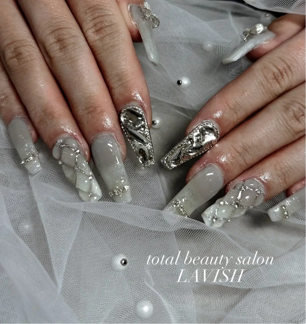 ネイル ハンドネイル LAVISH nanamiのネイルデザイン