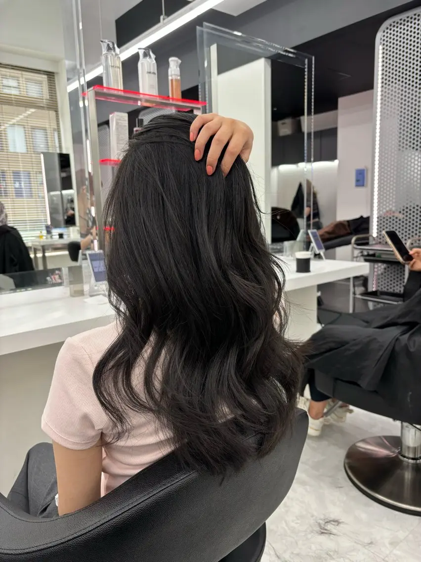 ロング カラー 抜け感レイヤー︴ ニュアンスカラーのヘアスタイル