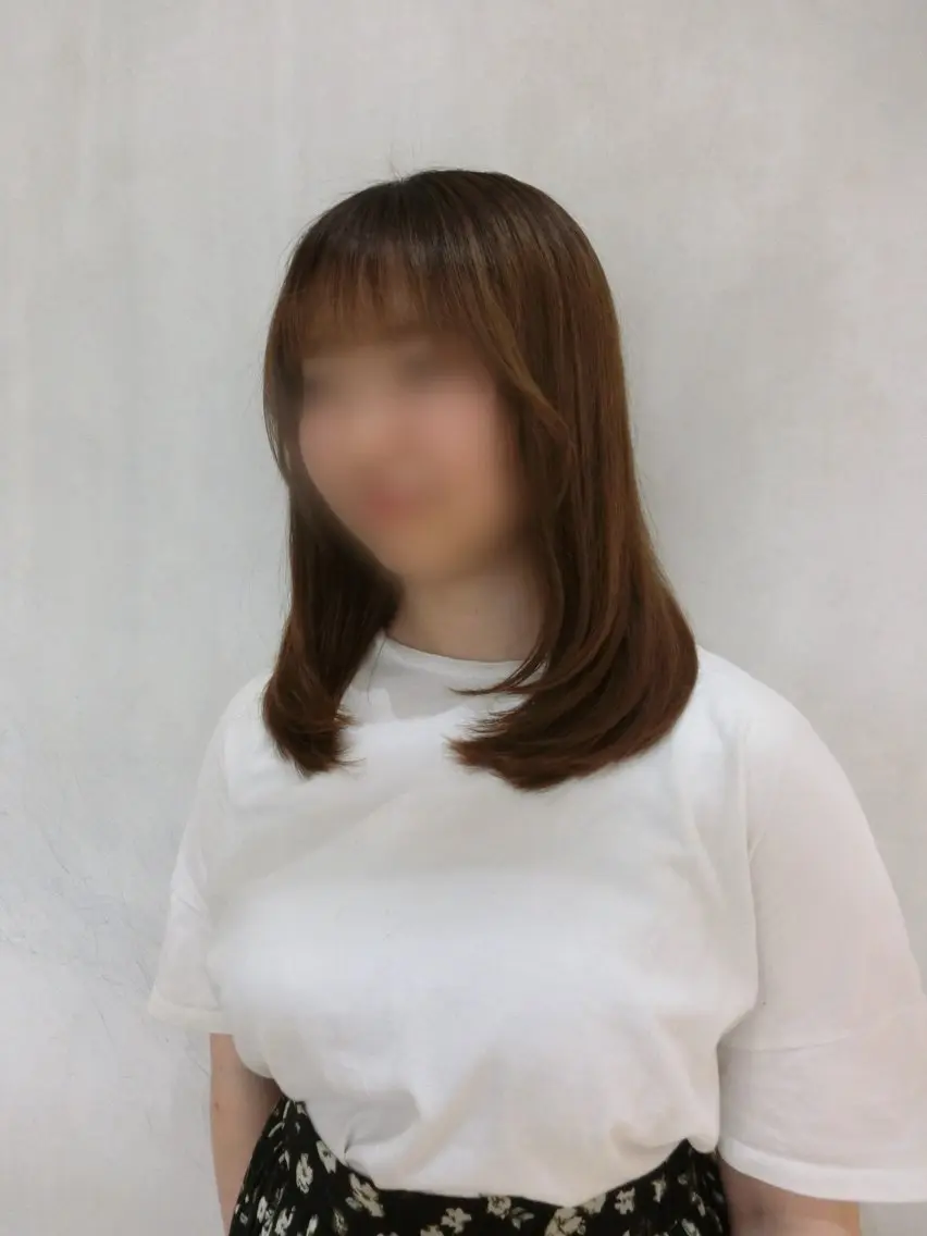 セミロング iroha/ レイヤーカットモデルのヘアスタイル