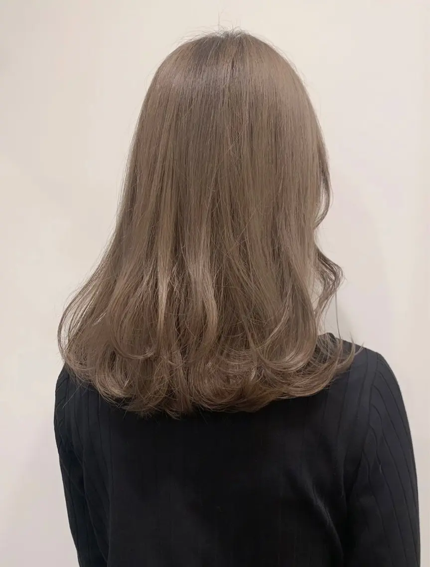 セミロング カラー ベージュカラー オリーブベージュ カット ヘアカラー 落合希 Olivebeigeのヘアスタイル