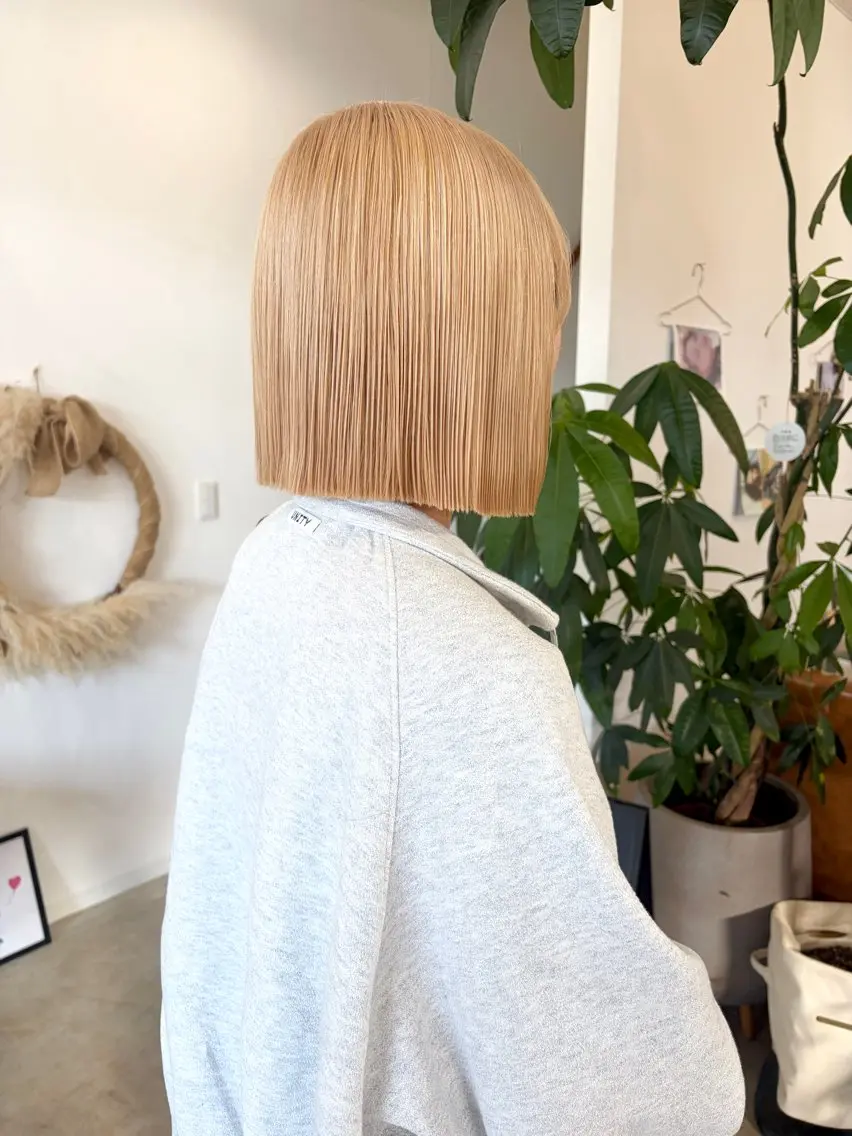 ミディアム カラー 切りっぱなしボブ ブロンド ボブ カット ヘアカラー anjii リンのヘアスタイル