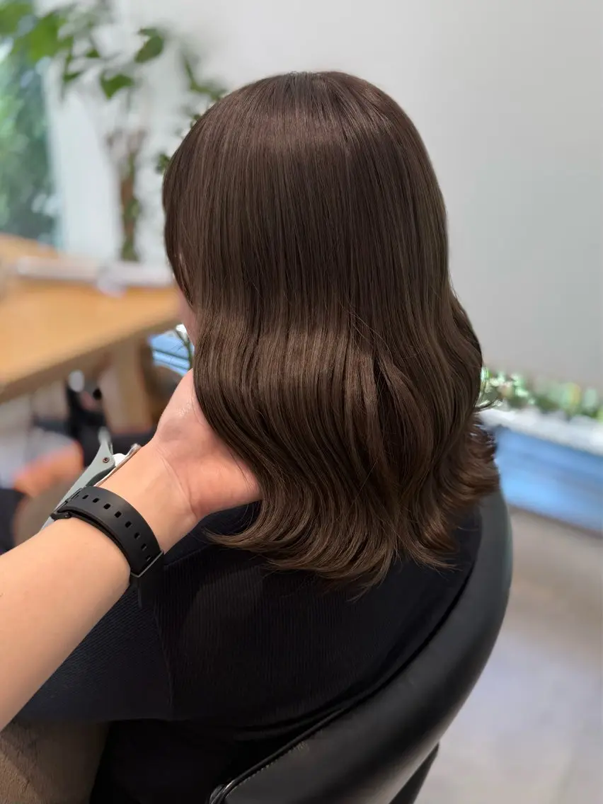 ミディアム カラー カット トリートメント ヘッドスパ ヘアセット ミオ💎ショート 透ける暗髪のヘアスタイル