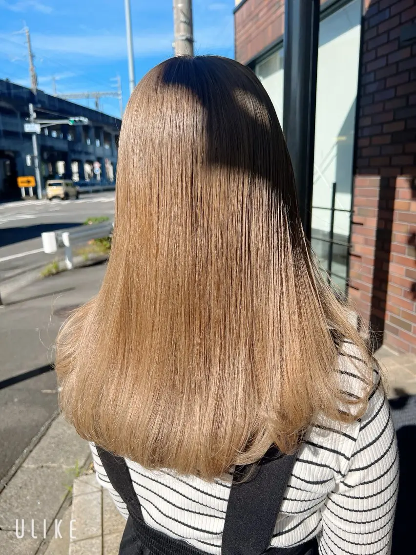 セミロング ヘアカラー cyan Amiのヘアスタイル