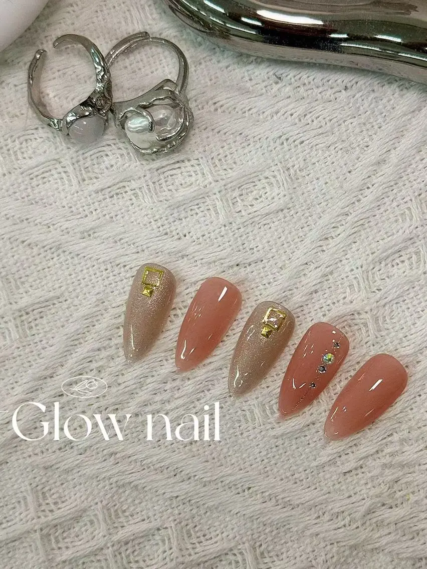 ネイル ハンドネイル Glow Minamiのネイルデザイン