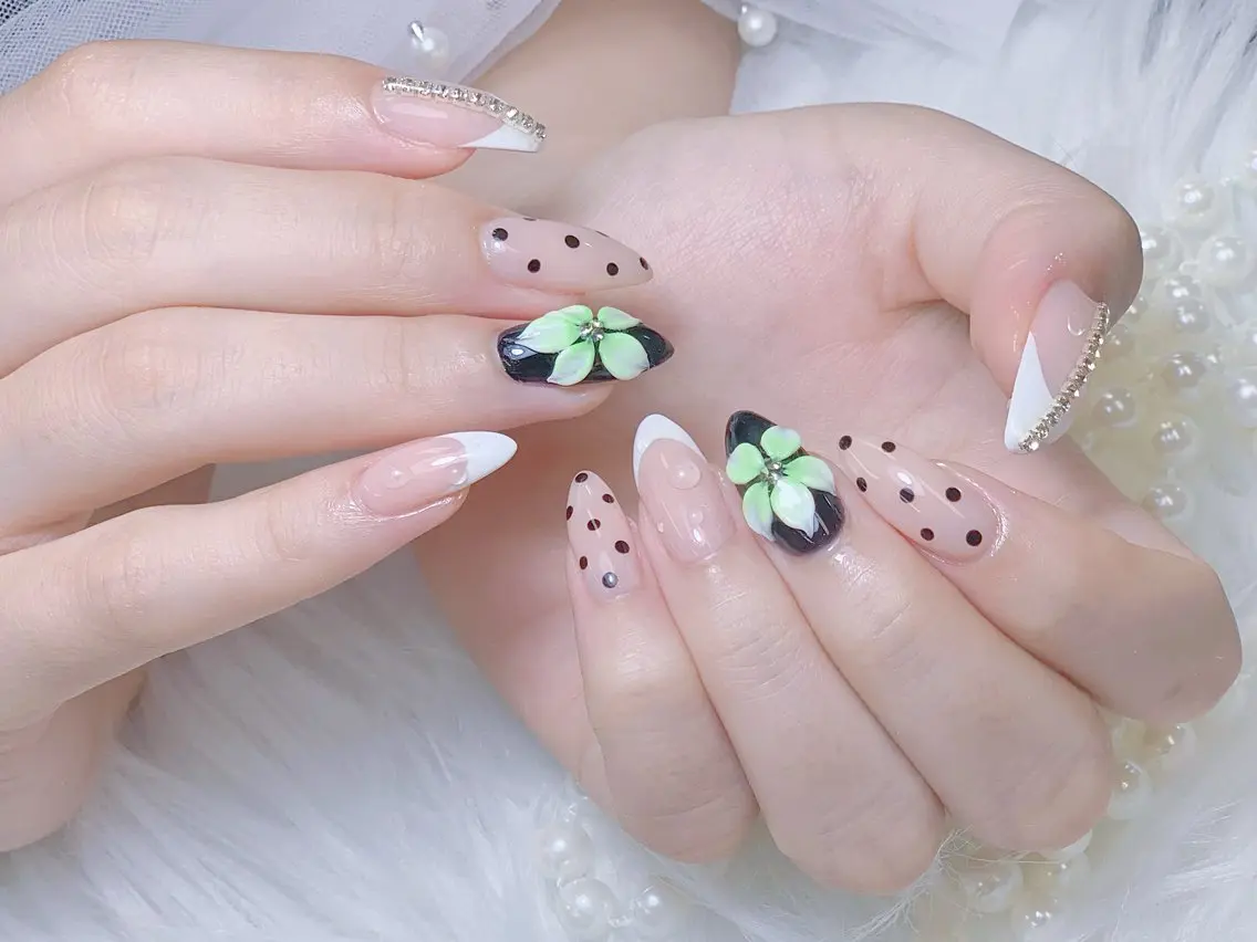 ネイル チークネイル 長さ出し フラッシュネイル フレンチネイル グラデーション ハンドネイル AN NAIL 高田馬場のネイルデザイン
