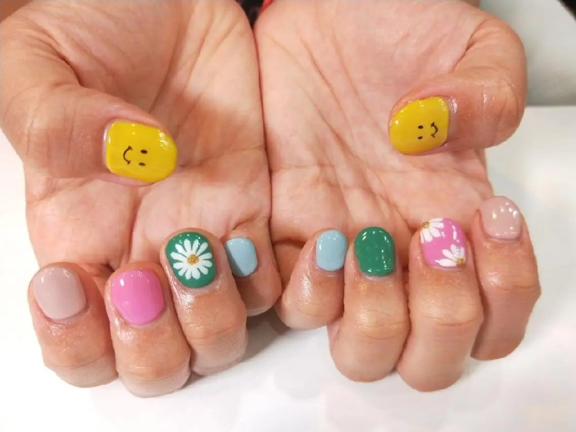 ネイル はばすみれ🎀ﾈｲﾙ 光ﾌｪｲｼｬﾙ ﾍｱのネイルデザイン