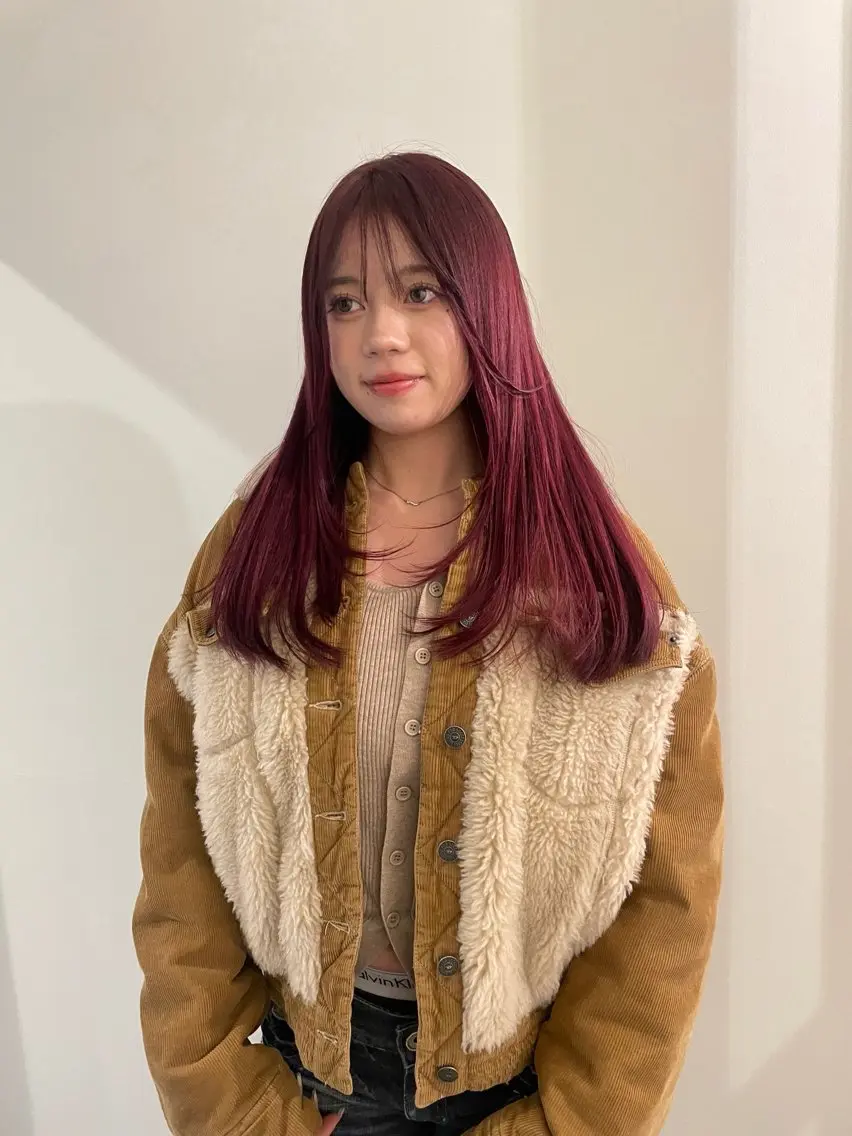 ロング カラー ロングレイヤー ブリーチ レッドカラー レイヤーカット ロング ヘアカラー 渋谷 留菜のヘアスタイル