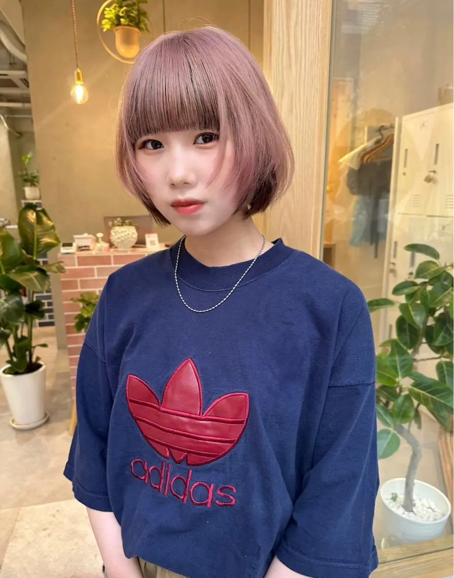 ショート カット ヘアカラー ミルクティーベージュ outaのヘアスタイル