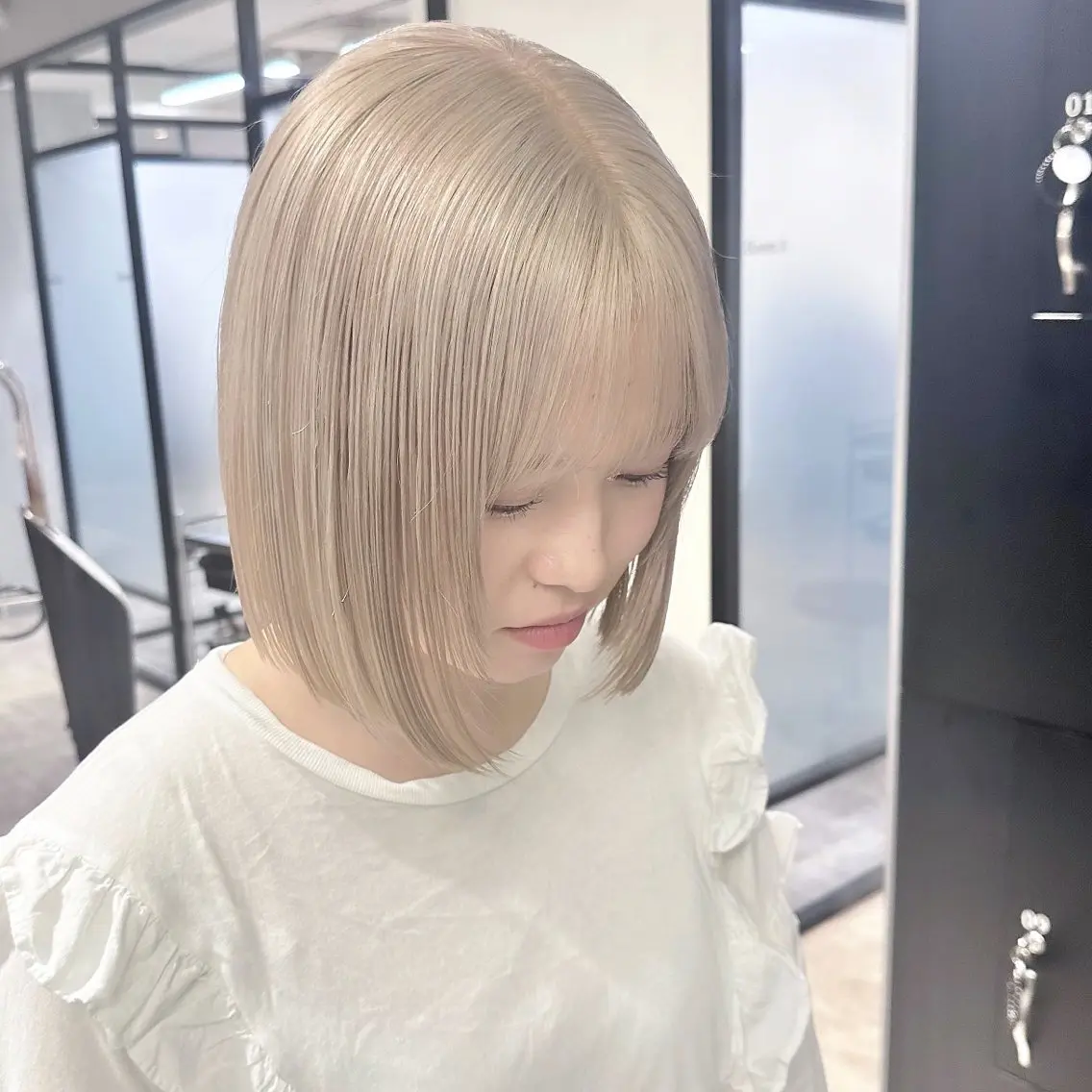 ショート カラー ベージュカラー ハイトーンカラー ミルクティーベージュ ボブ 井口 泰輝のヘアスタイル