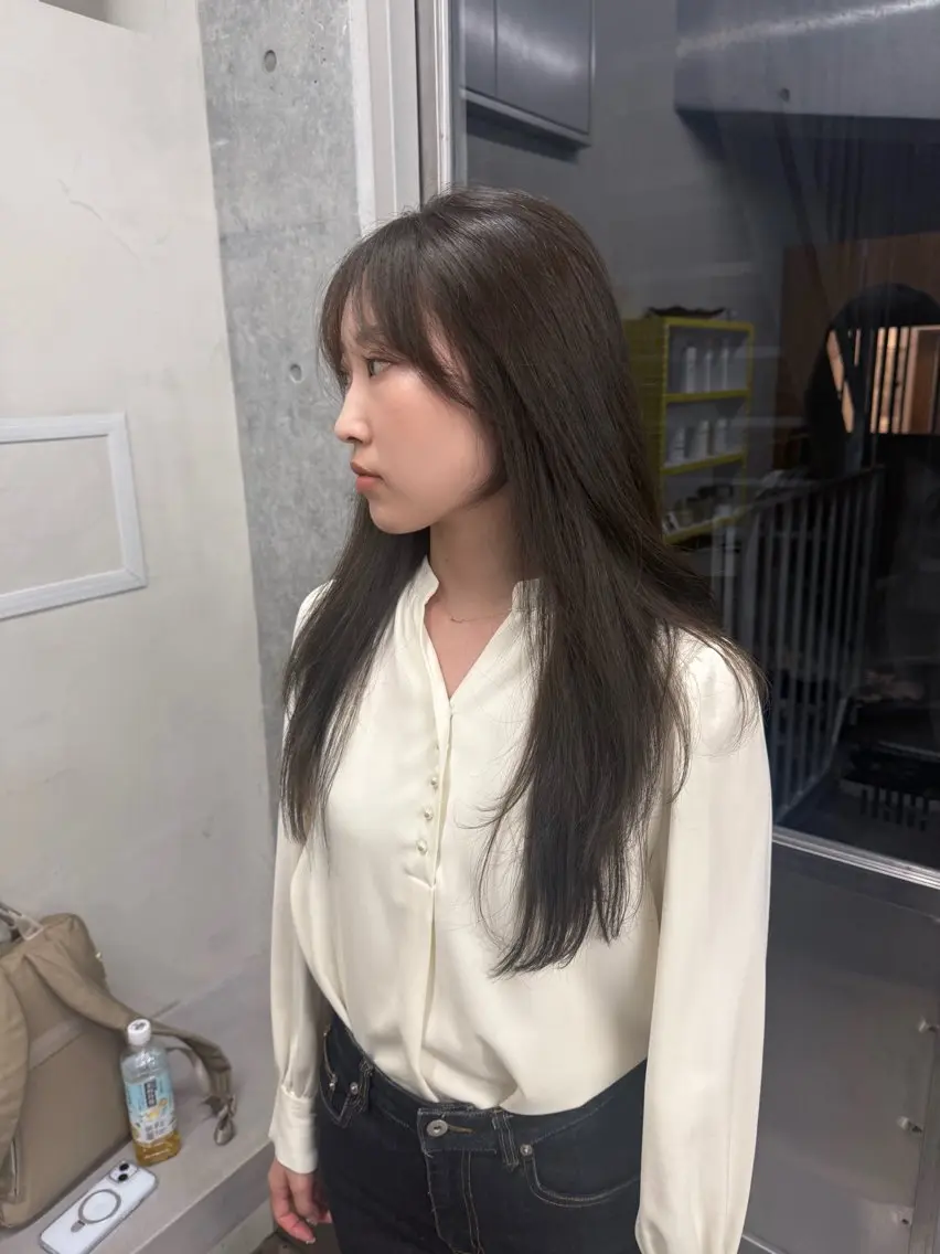 ロング カラー ロングレイヤー アッシュ ベージュカラー ブリーチ 透明感カラー カット ヘアカラー トリートメント 誰より丁寧なカット/ 小林輝/レイヤーのヘアスタイル