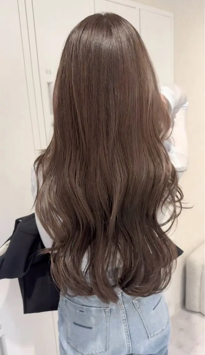 ロング カラー ブラウンカラー ショコラグレージュ 透明感カラー グレージュ 韓国風ヘア ヘアカラー トリートメント 艶カラー🎀Cara アシスタントwakoのヘアスタイル